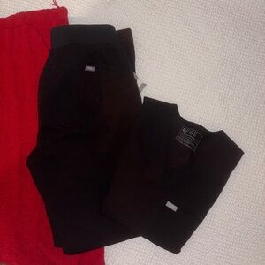 Figs Black Scrub Ensemble